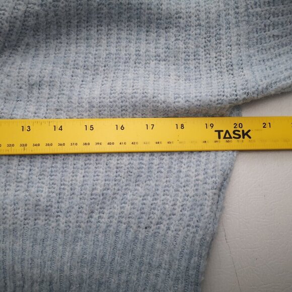 Divided H & M Ladies Size Medium Button Front Crop Light Blue Sweater - Picture 10 of 12